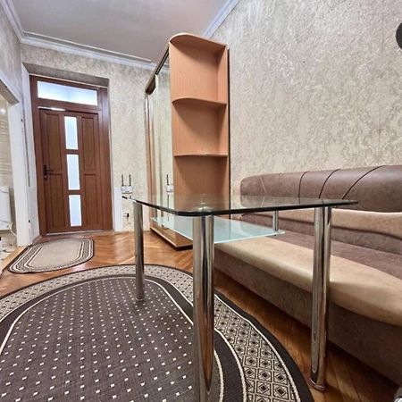 Центр, Біля Медичного Університету, Вулиця Личаківська リヴィウ エクステリア 写真